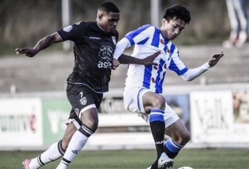 Văn Hậu có pha kiến tạo đầu tiên trong màu áo Heerenveen