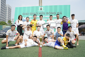 Gần 100 triệu ủng hộ đồng bào miền trung từ giải đấu bóng đá của ca sĩ Duy Khoa