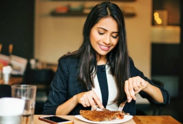 Không nên ăn trưa vào 'thời điểm này' nếu muốn giảm cân