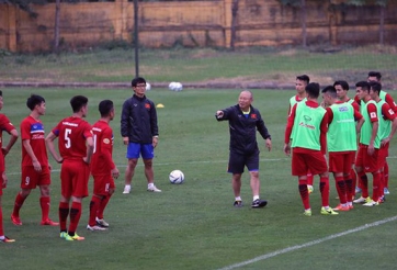 Tại sao nhiều đội tuyển tập luyện 'chơi bóng ma' trước thềm giải đấu