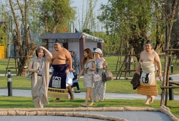 2 Võ sĩ Sumo Nhật Bản xuất hiện giao lưu tại Hà Nội