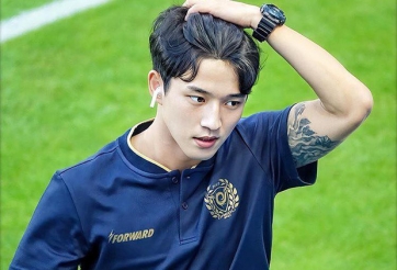 'Nam thần sân cỏ' Hàn Quốc phát sốt trên cộng đồng mạng