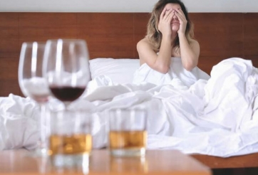 Tập luyện hay tiếp tục nghỉ ngơi sau 'một đêm say'?