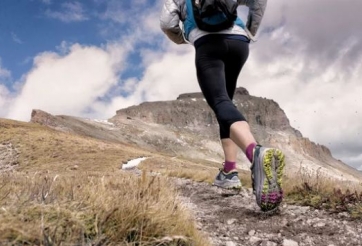 Người phụ nữ bị giun ký sinh trong mắt sau khi chạy bộ đường mòn