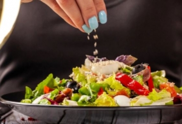 Thêm 'loại thịt' này vào salad để đốt cháy nhiều calo hơn