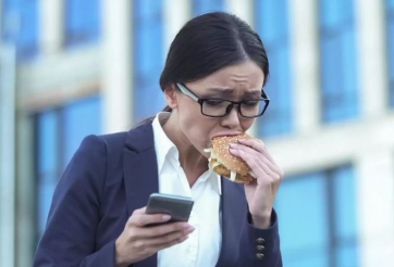 Điều gì xảy ra với cơ thể nếu bạn ăn 'nhanh'