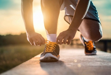 Tại sao 'đi bộ bên phải' đường lại không an toàn?