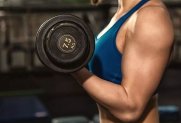 3 bài tập kéo dài cơ bắp cánh tay, không cần dụng cụ