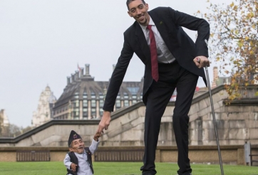 Tại sao người cao nhất thế giới cần dùng 'nạng' để đi?