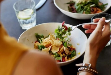 4 điều không bao giờ nên làm sau bữa ăn