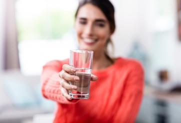 Uống nước như thế nào để tăng sức đề kháng chống virus?