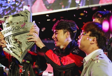 CKTG 2018: Zeros và đồng đội tích cực luyện tập tại rank Hàn