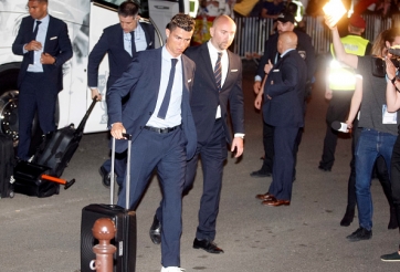 Dàn sao Real diện vest lịch lãm, hạ cánh xuống Kiev