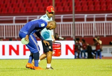 Thêm một sao V.League là nạn nhân của bạo lực sân cỏ