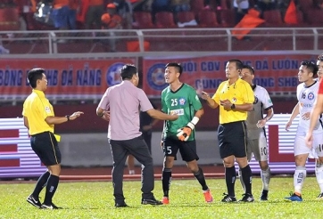 Dùng 'kungfu' đánh người, thủ môn Đà Nẵng bị treo giò 4 trận