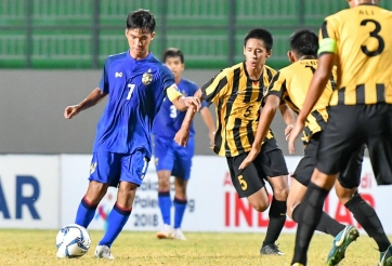 Thắng nhọc Malaysia, Thái Lan tạm đứng nhì bảng