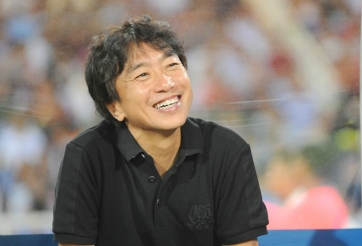 HLV Miura: Khán giả đến sân đông vì cầu thủ TP HCM đẹp trai