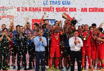 Bùi Tiến Dũng và đồng đội đón tin vui sau chức vô địch