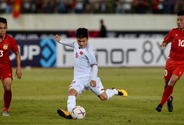Báo Indonesia khen ngợi cú đá phạt của Quang Hải