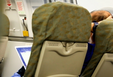 HLV Park lặng lẽ làm việc khi học trò ngủ say