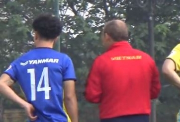 VIDEO: Công Phượng, Xuân Trường trao đổi vs HLV Park rất lâu trước khi tập