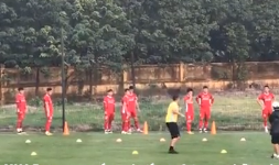 VIDEO: Tân HLV Brazil hoạt động năng nổ ngày đầu ra mắt ĐTVN