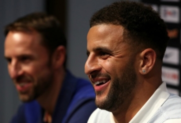 Kyle Walker 'dìm hàng' Ronaldo và Messi trên MXH