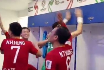 VIDEO: Vào Tứ kết Asian Cup, ĐT Việt Nam 'quẩy' tung phòng thay đồ