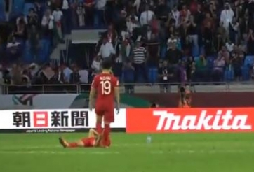 VIDEO: Hình ảnh Quang Hải an ủi Minh Vương gây ấn tượng mạnh sau trận Jordan