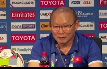 VIDEO: HLV Park phản pháo những chỉ trích về lối đá tiêu cực