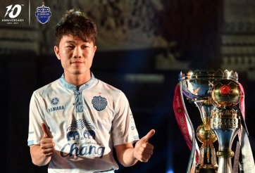 Xuân Trường lần đầu xuất hiện bên cạnh chiếc Cúp danh giá nhất Thái Lan