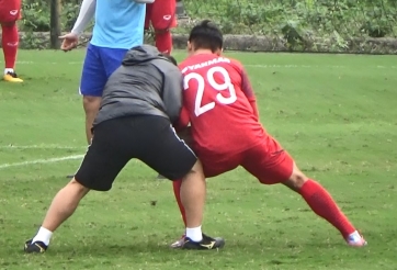 HLV Park đóng giả đối thủ, tranh chấp với học trò