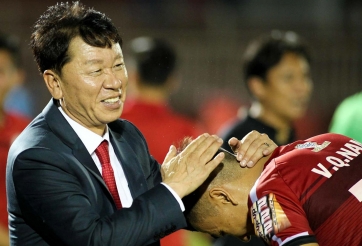 HLV TP.HCM ngạc nhiên khi phải xem trận cầu không khán giả