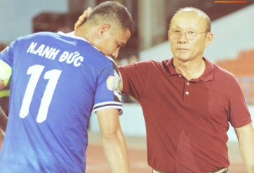 HLV Park tìm và an ủi Anh Đức sau trận Hải Phòng