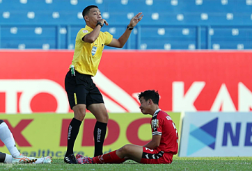 Trọng tài cứu mạng cầu thủ U22 VN: 'Tôi chỉ hành động theo bản năng'