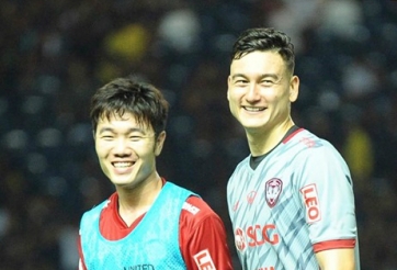 Đặng Văn Lâm nói với Xuân Trường: 'Anh nhớ em nhiều lắm'