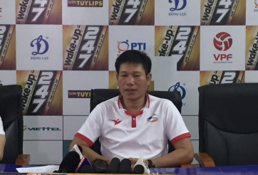 HLV Viettel lo lắng về khả năng đá chính ở tuyển VN của Trọng Hoàng 