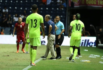 Thầy Park nổi giận, suýt 'ăn thua đủ' với trọng tài ở Chung kết King's Cup