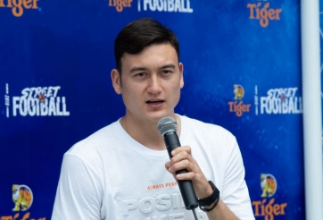 Đặng Văn Lâm xuất hiện bảnh bao bên cạnh hàng loạt huyền thoại thế giới