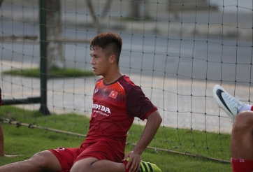 Xuất hiện 'bản sao' Đình Trọng trong buổi tập đầu tiên của U22 Việt Nam