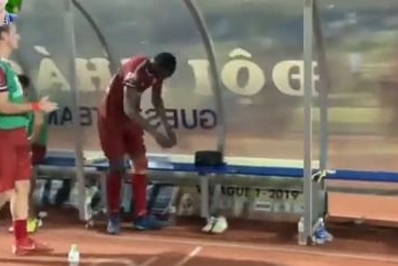 VIDEO: Ngoại binh TP. Hồ Chí Minh thể hiện thái độ không đẹp sau trận hòa Thanh Hóa