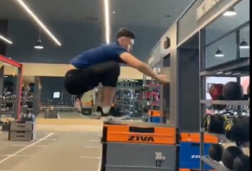 VIDEO: Đặng Văn Lâm thể hiện sức bật 'không tưởng' khiến fan trầm trồ