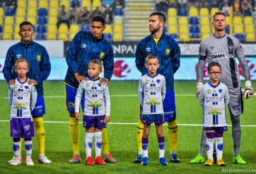 Công Phượng không đá, Sint Truidense 'khốn đốn' vì CĐV Việt Nam