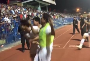 VIDEO: Cầu thủ HAGL gào thét sung sướng sau bàn thắng của Minh Vương