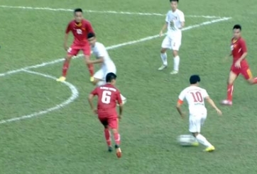 VIDEO: Pha chọc khe kiểu lườm rau gắp thịt của Công Phượng