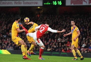 Siêu phẩm đánh gót kiểu bọ cạp của Giroud trước Crystal Palace