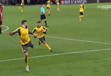 Màn ăn mừng đặc biệt của Giroud khi sắm vai người hùng của Arsenal