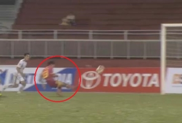 VIDEO: Pha bỏ lỡ gây sốc ở vòng 2 V-League