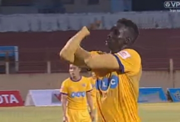 VIDEO: Pha khiêu khích CĐV khiến đội trưởng Thanh Hóa bị treo giò 8 trận