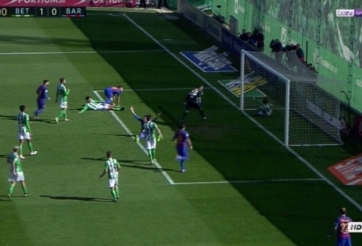 VIDEO: Trọng tài cướp 1 bàn thắng hợp lệ của Barca trước Real Betis